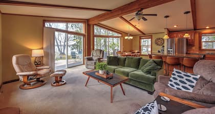 Sarona Serenity: Lakeside Retreat w/ Boat Dock!