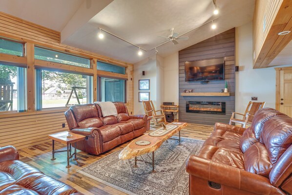 House (4 Bedrooms) | Front of property