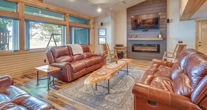 Spacious Old Forge Condo w/ Patio & Fire Pit!