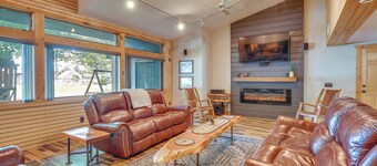 Spacious Old Forge Condo w/ Patio & Fire Pit!