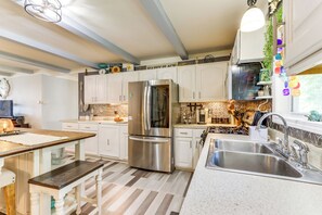 Interior - Charming St James Home Near Maramec Spring Park! (St. James)