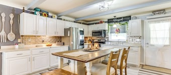 Charming St James Home Near Maramec Spring Park!