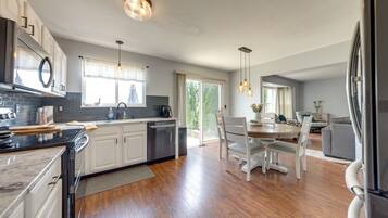 House (4 Bedrooms) | Interior