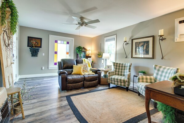 Cottage (2 Bedrooms) | Interior - Updated Cotter Cottage: Walk to White River! (Cotter)