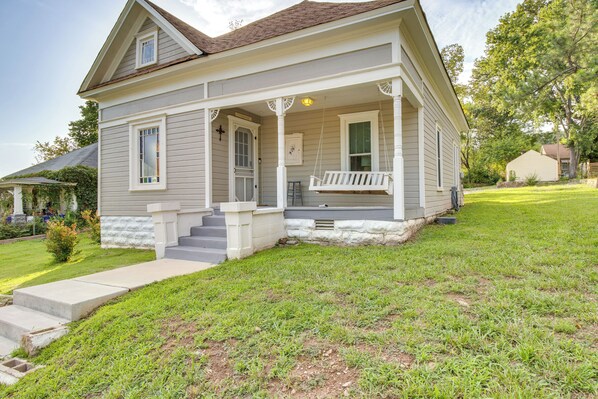 Cottage (2 Bedrooms) | Front of property