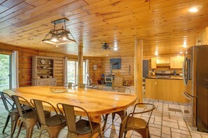 House (3 Bedrooms) | Interior