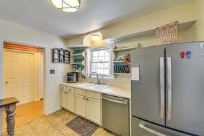 Cottage (2 Bedrooms) | Interior - Pet-friendly Gloversville Cottage Near Golf Course (Gloversville)