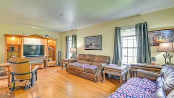 Cottage (2 Bedrooms) | Front of property