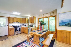 House (3 Bedrooms) | Interior