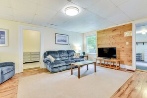 House (2 Bedrooms) | Interior - Point Breeze Vacation Rental, Walk to Lake Ontario (Kent)