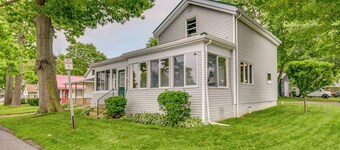 Point Breeze Vacation Rental, Walk to Lake Ontario
