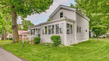 House (2 Bedrooms) | Exterior