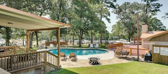 Charming Texarkana Home: Lake & Pool Access!