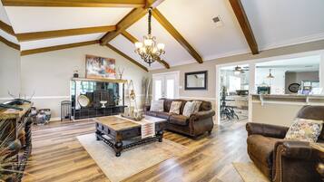 House (3 Bedrooms) | Interior