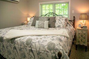 Cottage (2 Bedrooms) | Interior