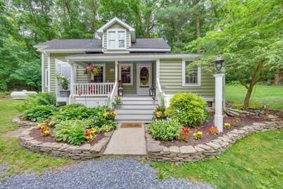Charming Manheim Cottage w/ On-site Animal Viewing