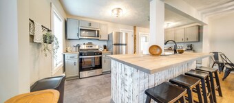 Historical Magnesia Springs Home, Near Kayaking!