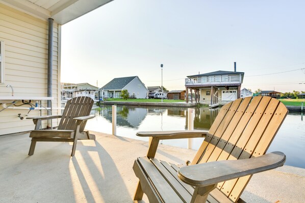 House (2 Bedrooms) | Interior - Bayou Bliss: Barataria Waterfront Getaway w/ Dock! (Barataria)