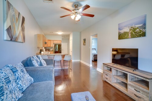 Charming Lake Charles Retreat w/ Charcoal Grill!