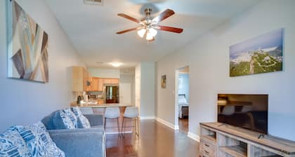 Charming Lake Charles Retreat w/ Charcoal Grill!