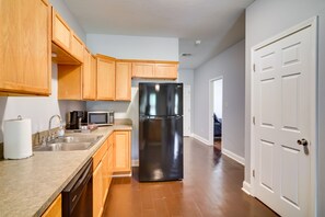 微波爐、烤箱、爐台、洗碗機