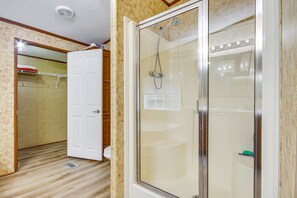 Bathroom - Lakefront Prosperity Paradise: Private Dock & Pool (Prosperity)