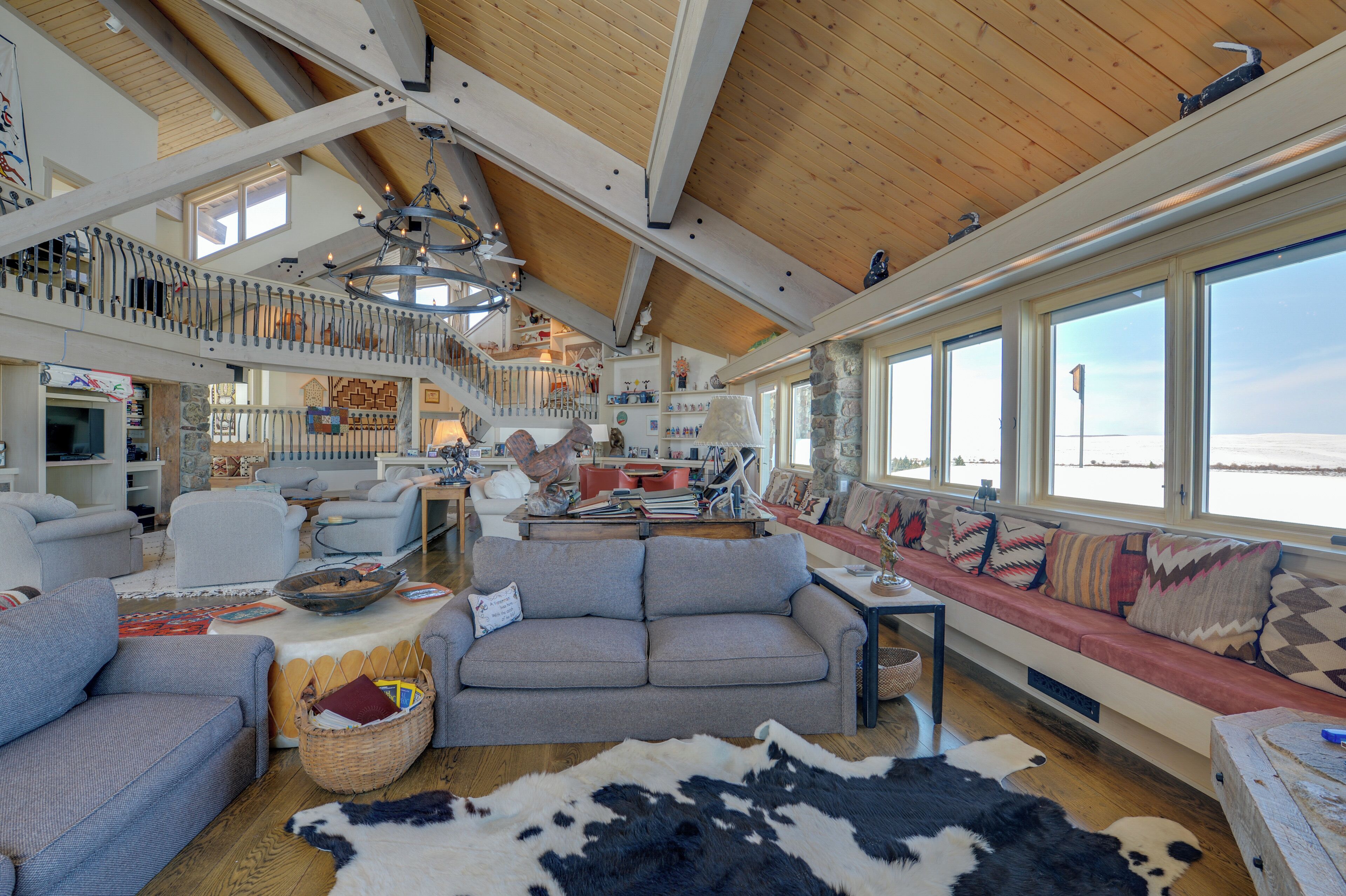 House (5 Bedrooms) | Interior