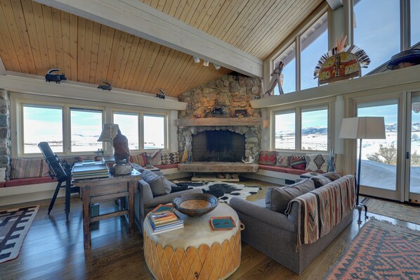 House (5 Bedrooms) | Interior