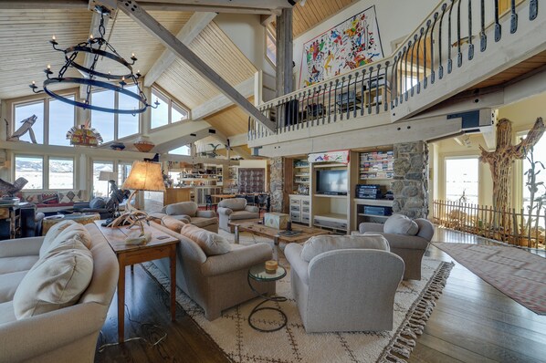 House (5 Bedrooms) | Interior