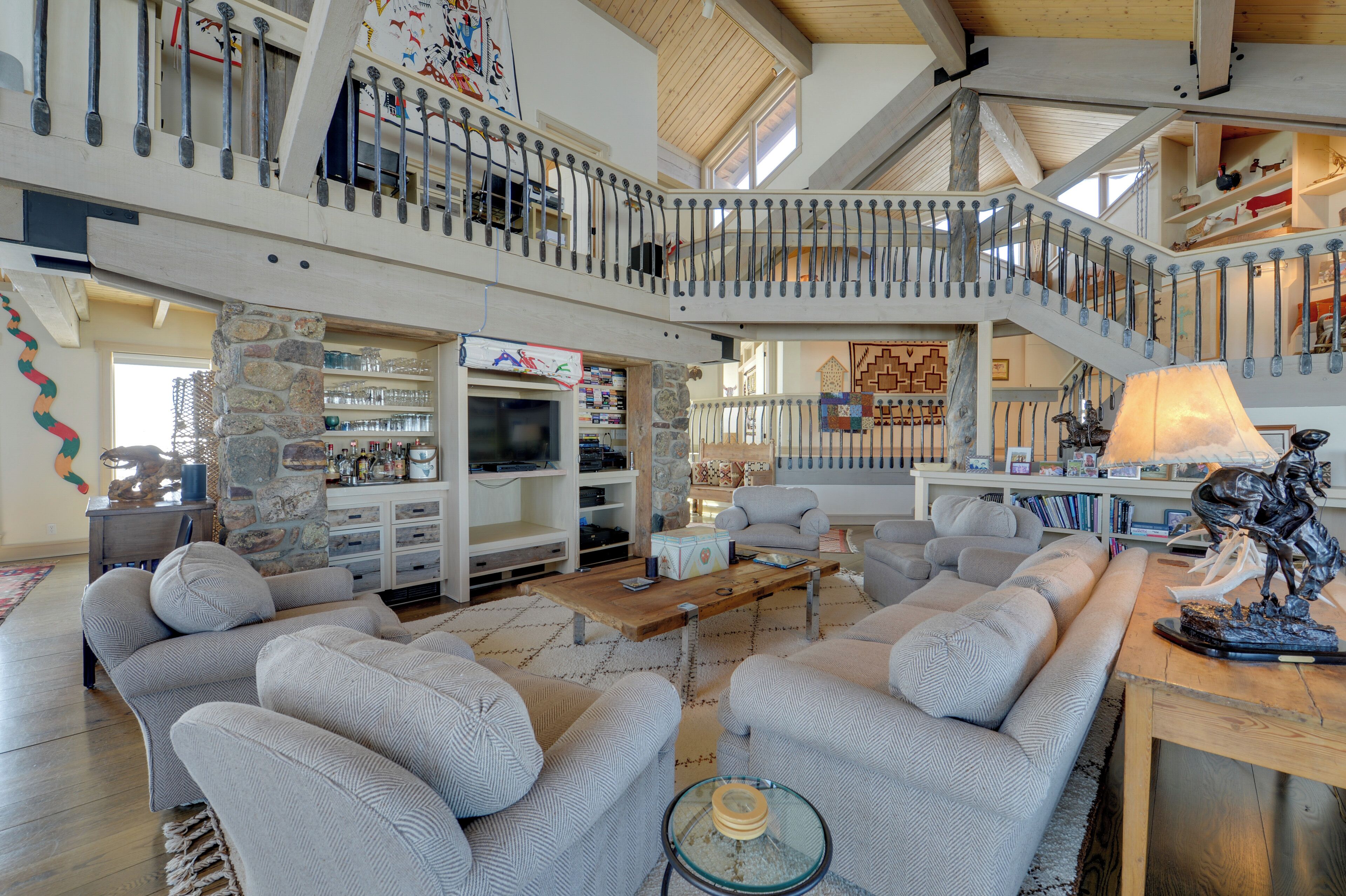 House (5 Bedrooms) | Interior