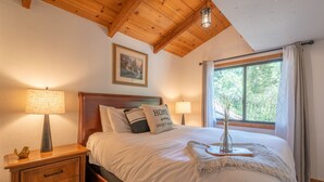 2 slaapkamers, een strijkplank/strijkijzer, gratis wifi, beddengoed