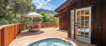 New- Cabin by the River 