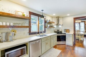 House (4 Bedrooms) | Interior - Sioux Center Home Near Dordt University (Sioux Center)