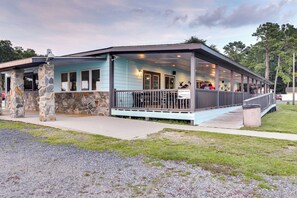 House (3 Bedrooms) | Interior - Multi-level Bonneau Cabin: Walk to Lake! (Bonneau)