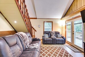 Interior - Multi-level Bonneau Cabin: Walk to Lake! (Bonneau)