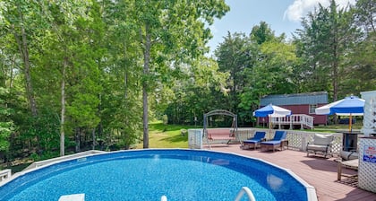 White Bluff Rental w/ Seasonal Pool & Fire Pit!