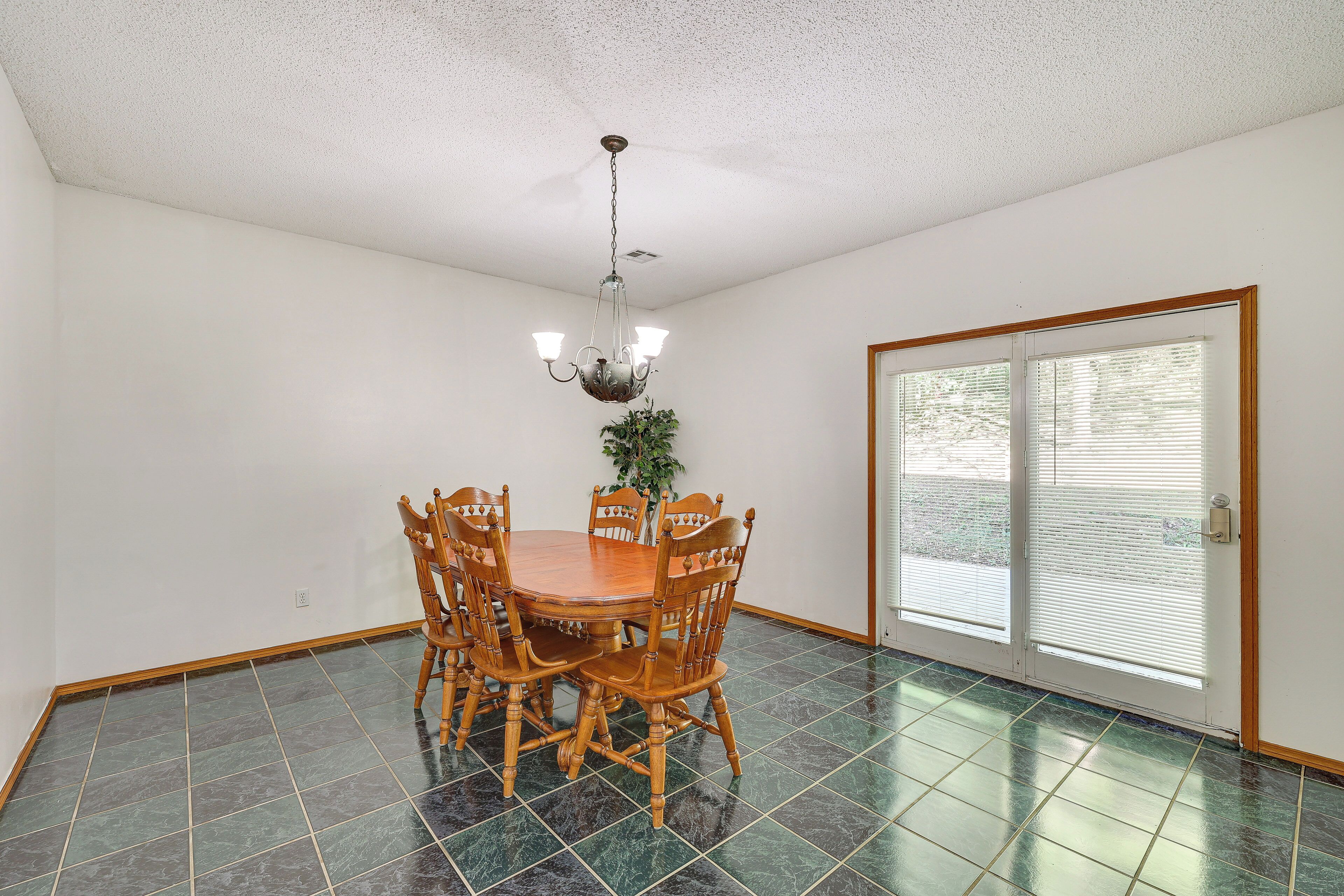 House (5 Bedrooms) | Interior