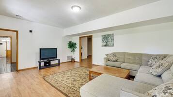 House (5 Bedrooms) | Interior