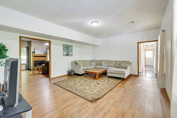 House (5 Bedrooms) | Interior