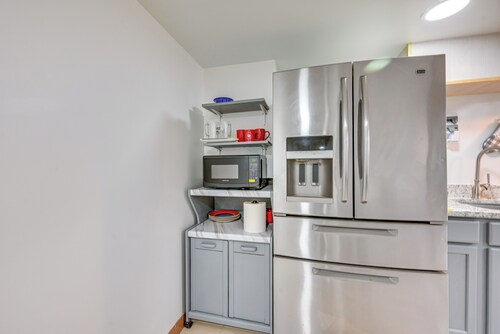 East Hartford Studio ~ 4 Mi to Downtown Hartford!