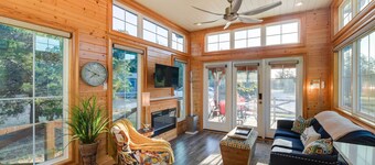 Shared Outdoor Pool & Patio: Whitney Retreat!