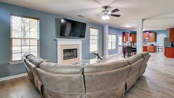 House (5 Bedrooms) | Interior