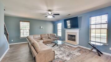 House (5 Bedrooms) | Interior