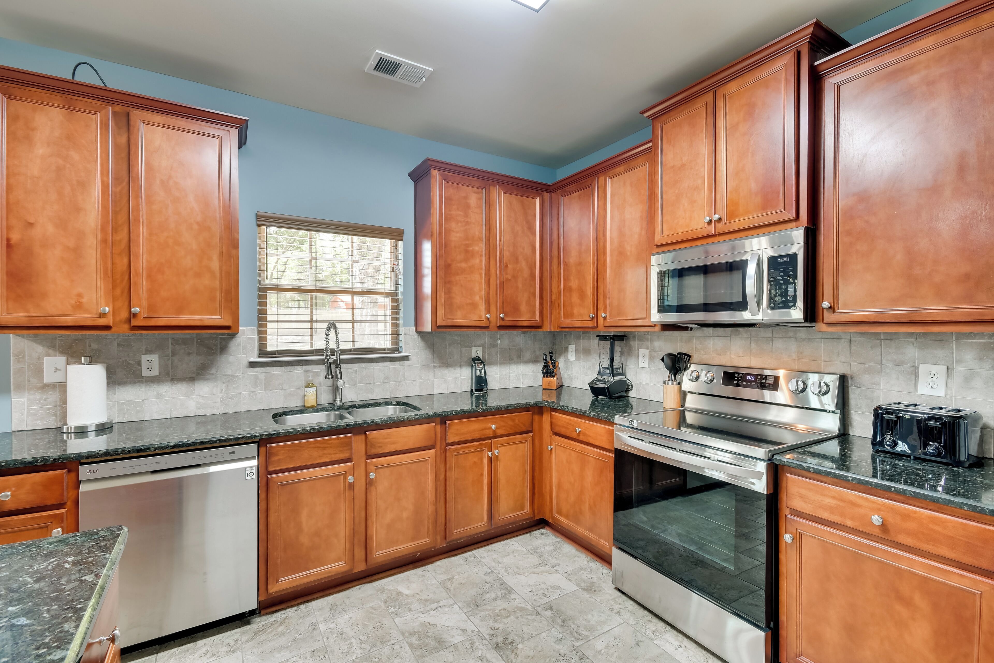 المنشأة من الداخل