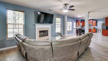 House (5 Bedrooms) | Interior