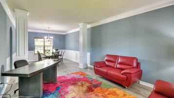 ุงูู
ูุดุฃุฉ ู
ู ุงูุฏุงุฎู