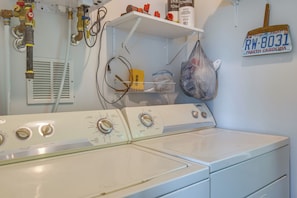 Apartment (0 Bedroom) | Interior - Pet-friendly Studio w/ Views in Spruce Pine! (Spruce Pine)