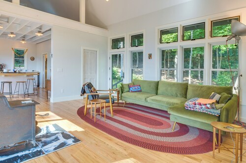 Fire Pit & Views: Pet-friendly Spruce Pine Studio