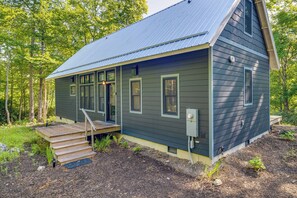 Apartment (0 Bedroom) | Interior - Fire Pit & Views: Pet-friendly Spruce Pine Studio (Spruce Pine)