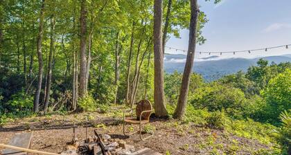 Fire Pit & Views: Pet-friendly Spruce Pine Studio
